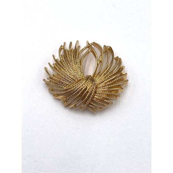 MONET Cordelia Spray Brooch Gold Tone Pin Vintage Estate - Picture 2 of 6